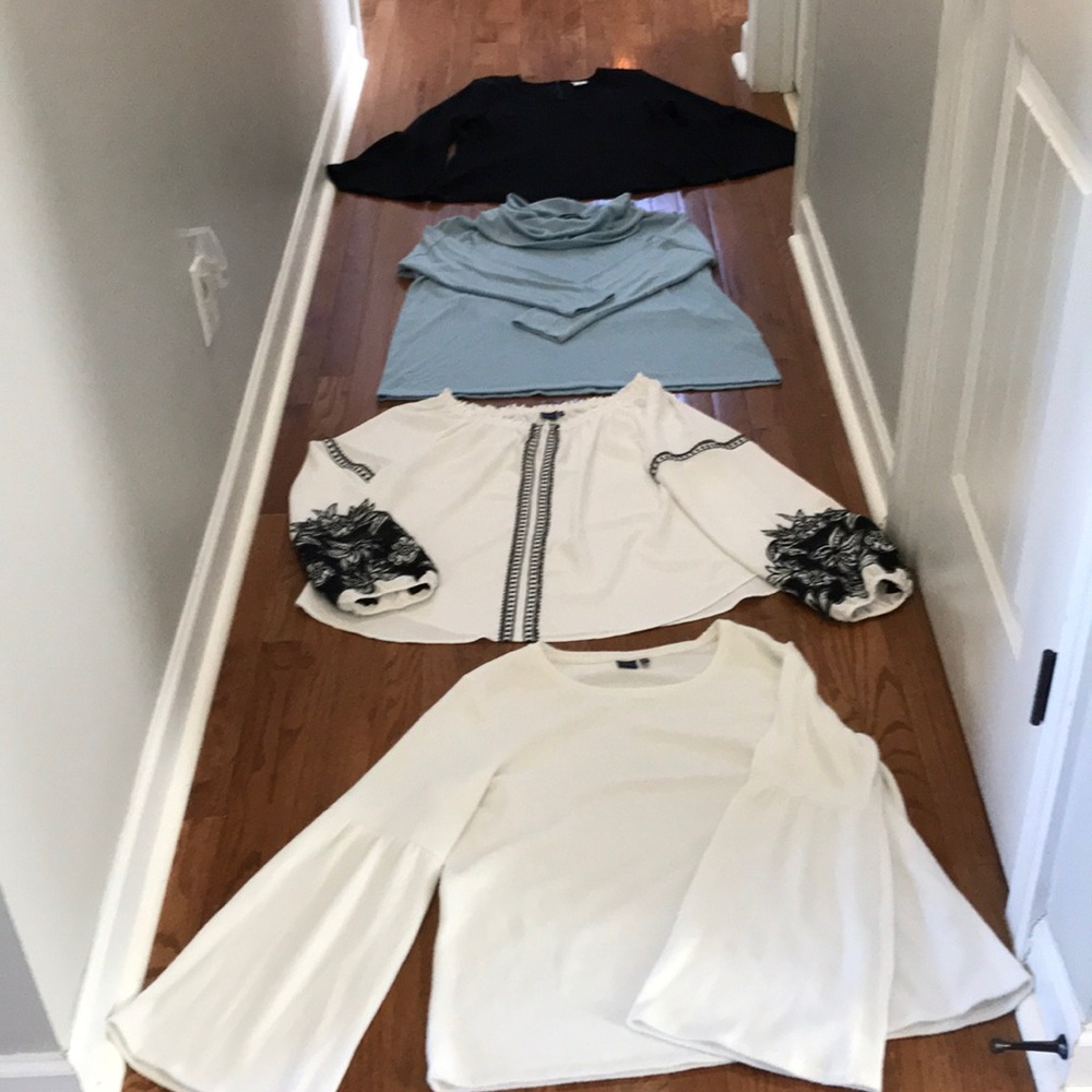 Like New (4) XL Tops